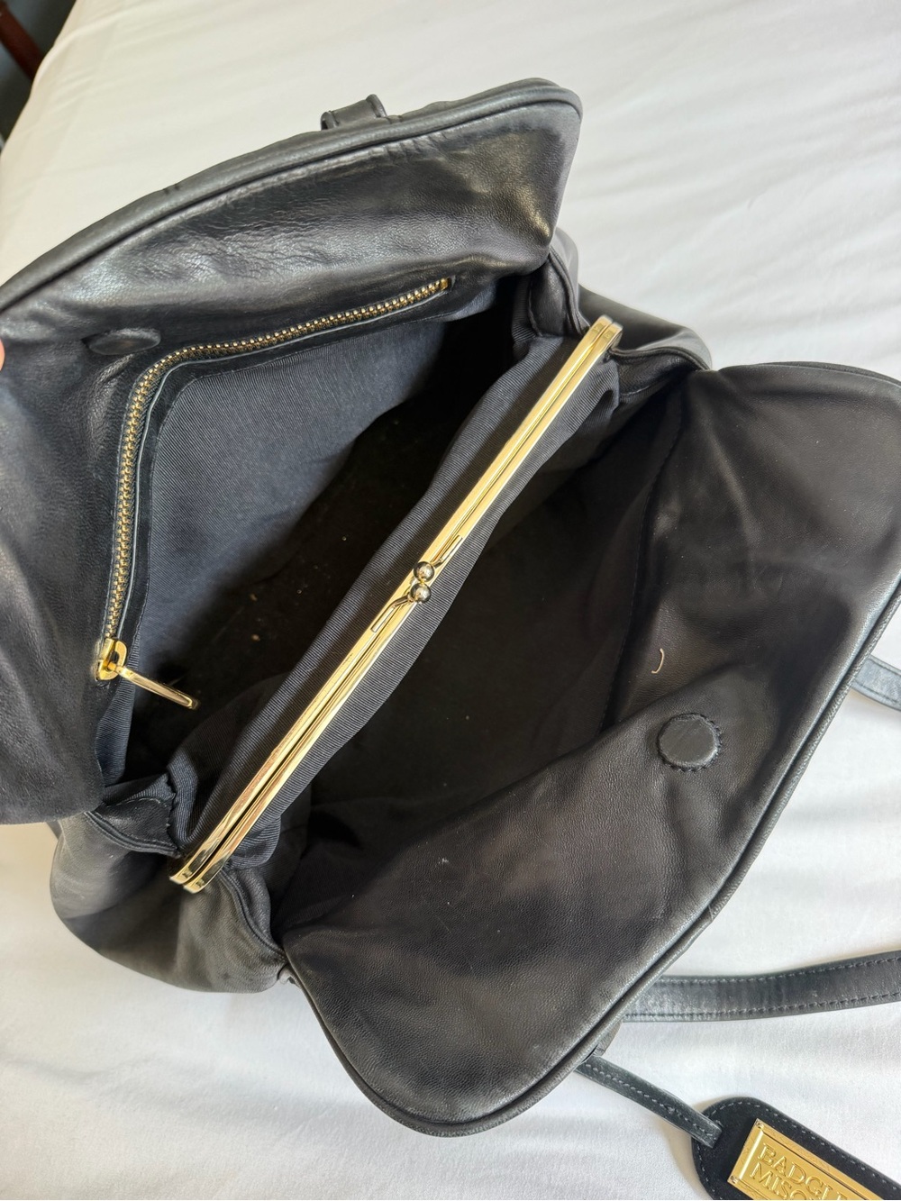 Badgley Mischka Leather Black Quilted Scallop Gold Hardware Shoulder Bag - Picture 6 of 14